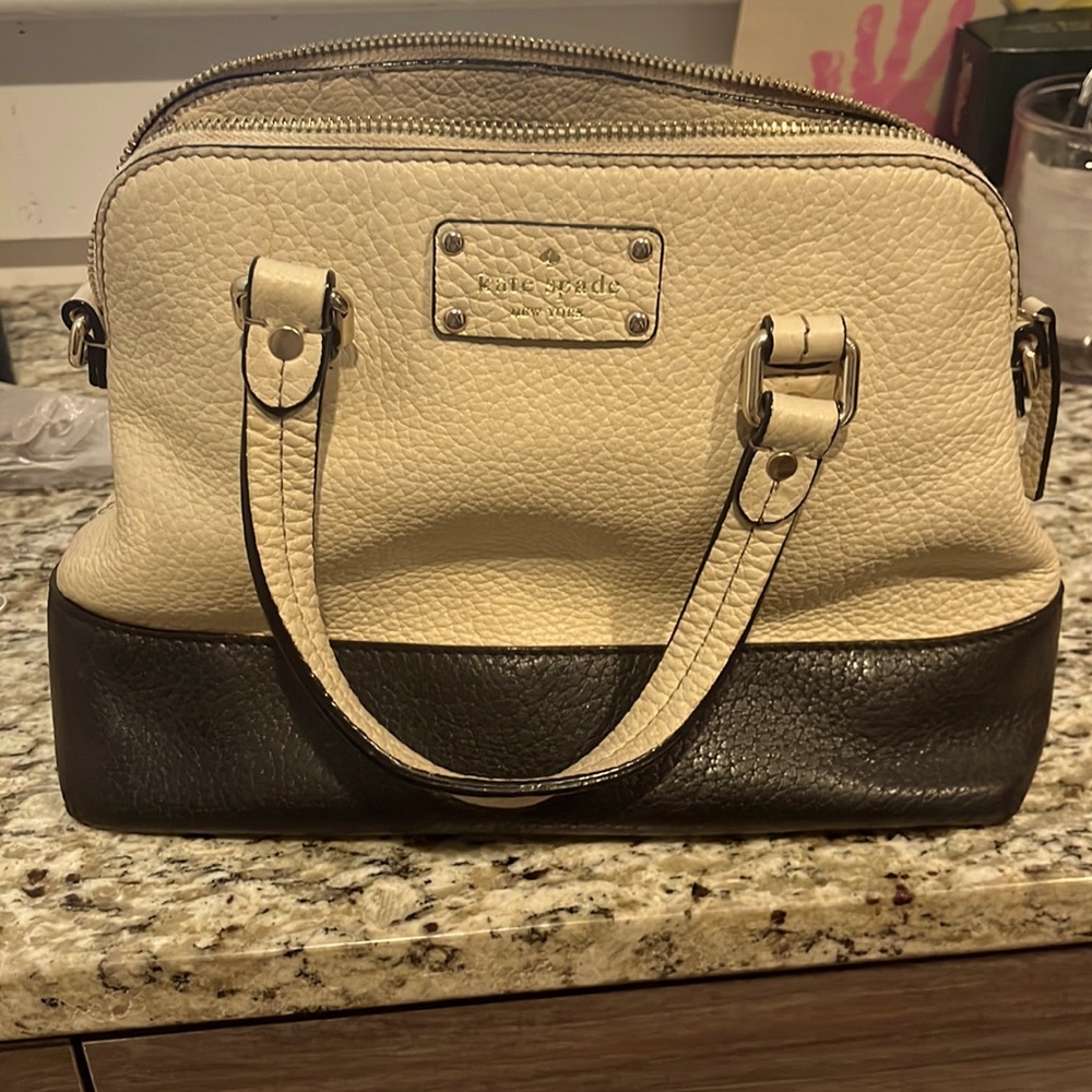 Kate Spade doctor’s bag with adjustable shoulder strap - a total classic!!